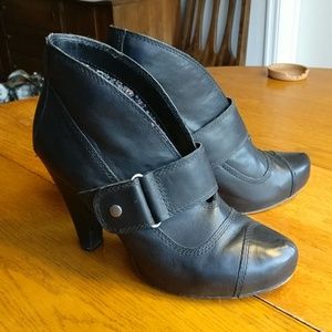 Seychelles booties size 8.5